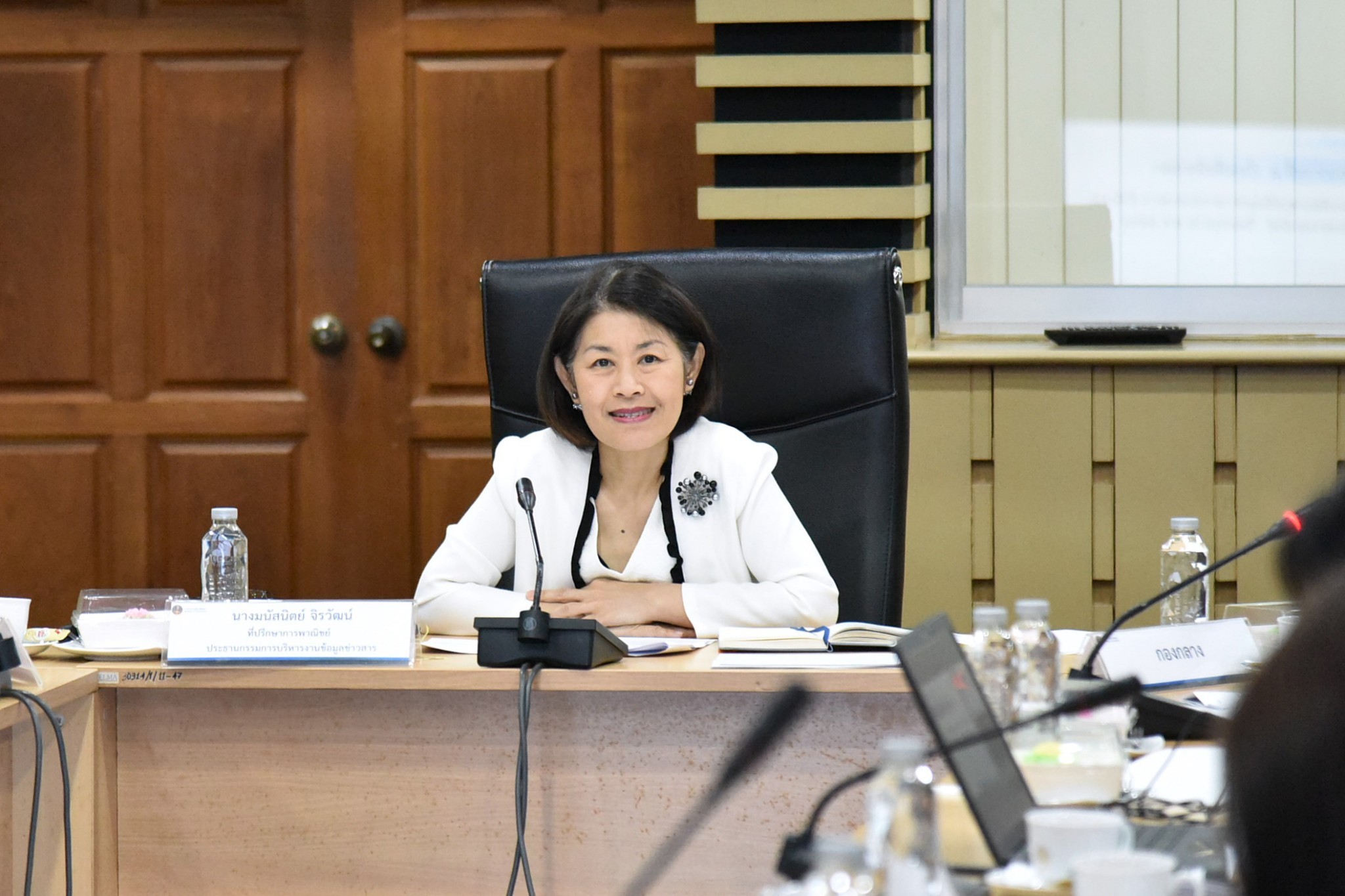 นางมนัสนิตย์ จิรวัฒน์ ที่ปรึกษาการพาณิชย์ ประธานคณะกรรมการบริหารงานข้อมูลข่าวสาร สำนักงานปลัดกระทรวงพาณิชย์ เป็นประธานการประชุมคณะกรรมการบริหารงานข้อมูลข่าวสาร สำนักงานปลัดกระทรวงพาณิชย์